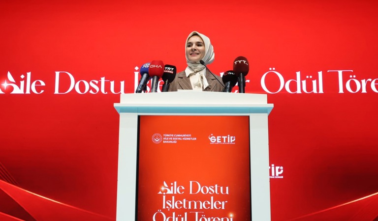 Bakanımız Göktaş, Kocaeli'de "Aile Dostu İşletmeler Ödül Töreni"nde konuştu