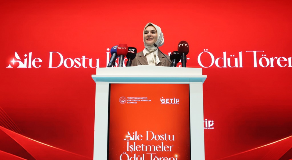 Bakanımız Göktaş, Kocaeli'de "Aile Dostu İşletmeler Ödül Töreni"nde konuştu