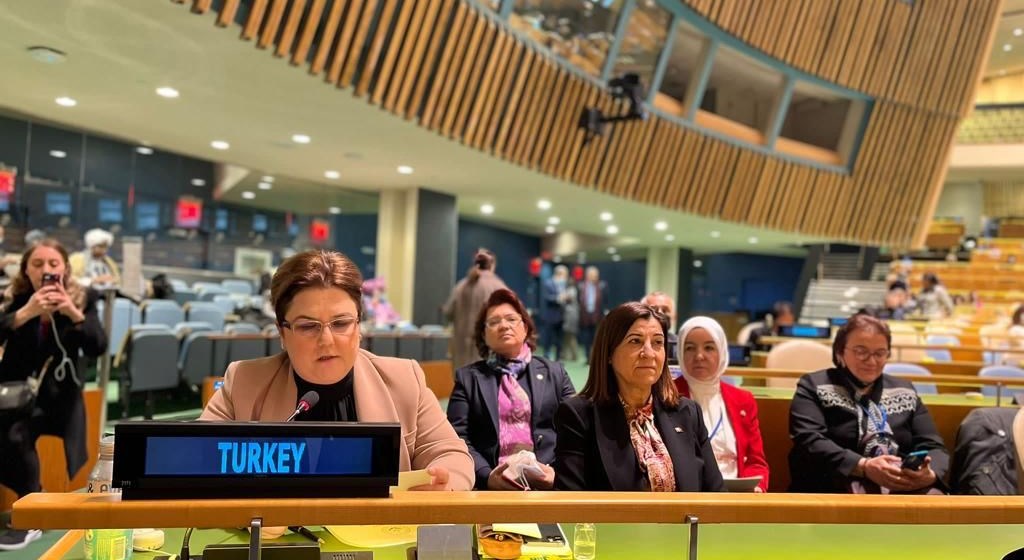 Bakanımız Sayın Derya Yanık: “Çatışmaların ortasında kalanları yalnız bırakmamak ahlaki yükümlülüğümüzdür”