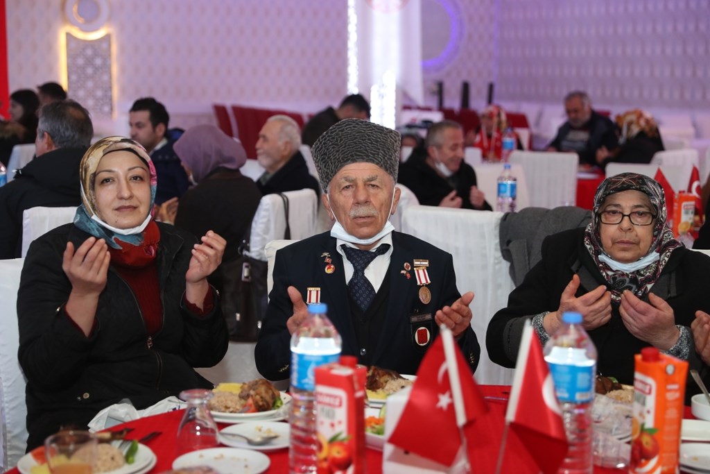 Şehit Aileleri ve Gazilerimiz Onuruna Yemek Programı Düzenlendi 
