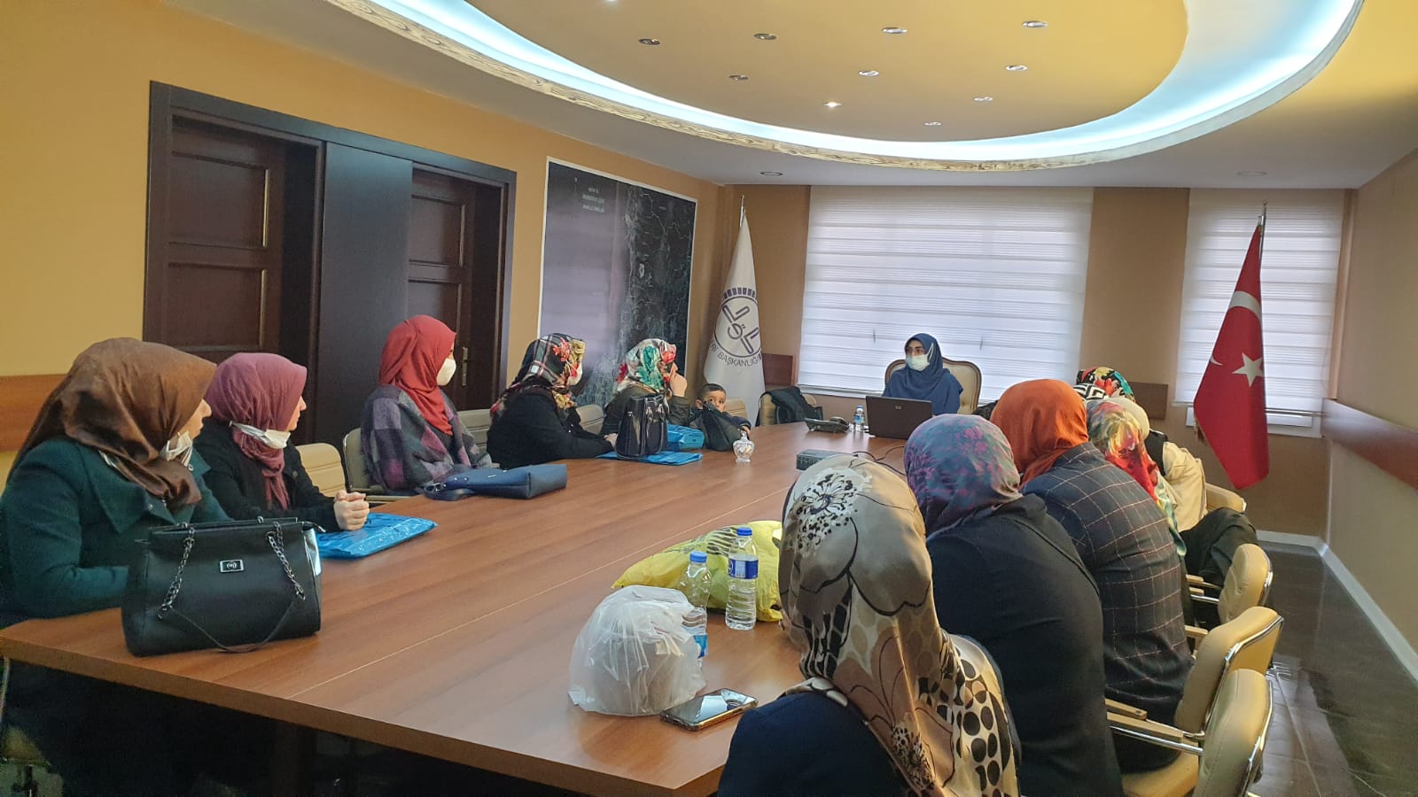 İskenderun İlçe Müftülüğünde görev yapan Kur’an Kursu öğreticilerine “Mahremiyet Eğitimi” konulu seminer verildi.