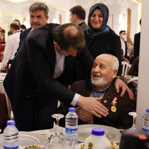  Aynı Sofrada Aynı Lokmayı Bölüşmeyi Özlemiştik - fotoğraf 1