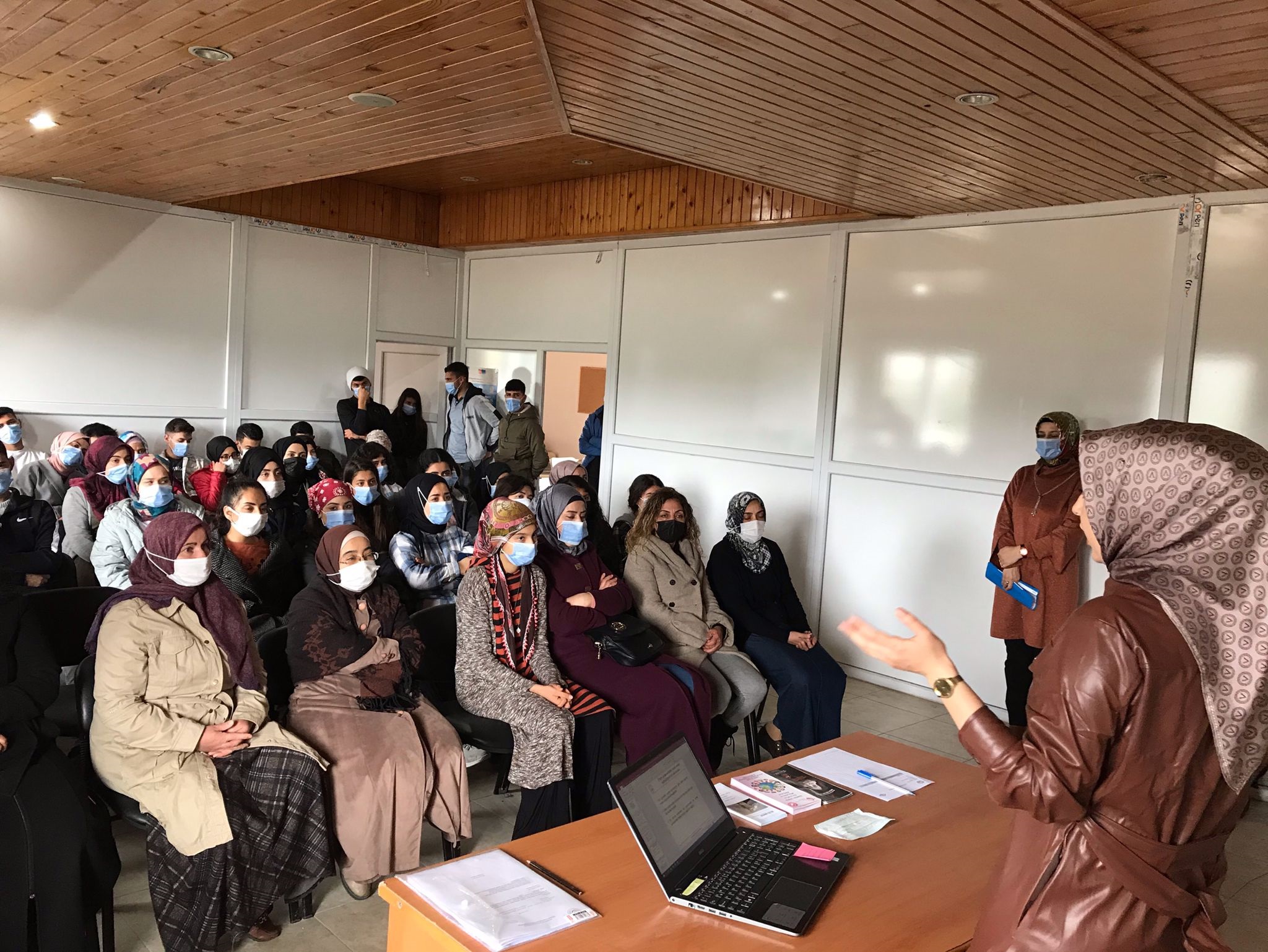 Altınözü Halk Eğitim Merkezi kursiyerlerine yönelik  ‘’Aile ve İnternet ” konulu seminer verildi.