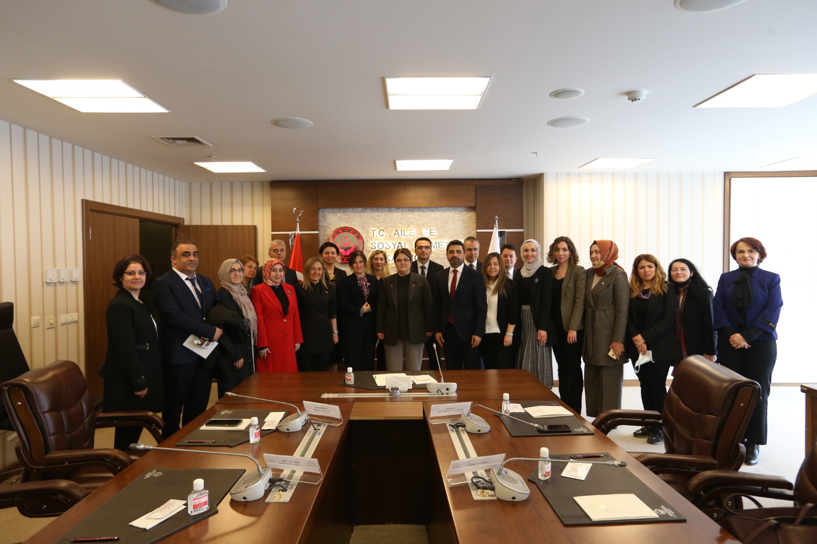  “5 Nisan Avukatlar Günü”nde Bakanımız Derya YANIK Hukuk Hizmetleri Genel Müdürlüğümüzdeki avukatlarımız ile bir araya geldi