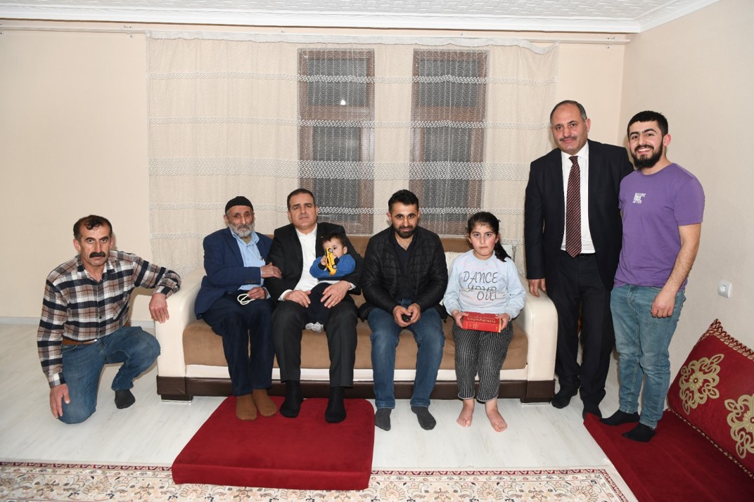 Vali Akbıyık, Şehit Ailesinin Evinde İftarını Açtı