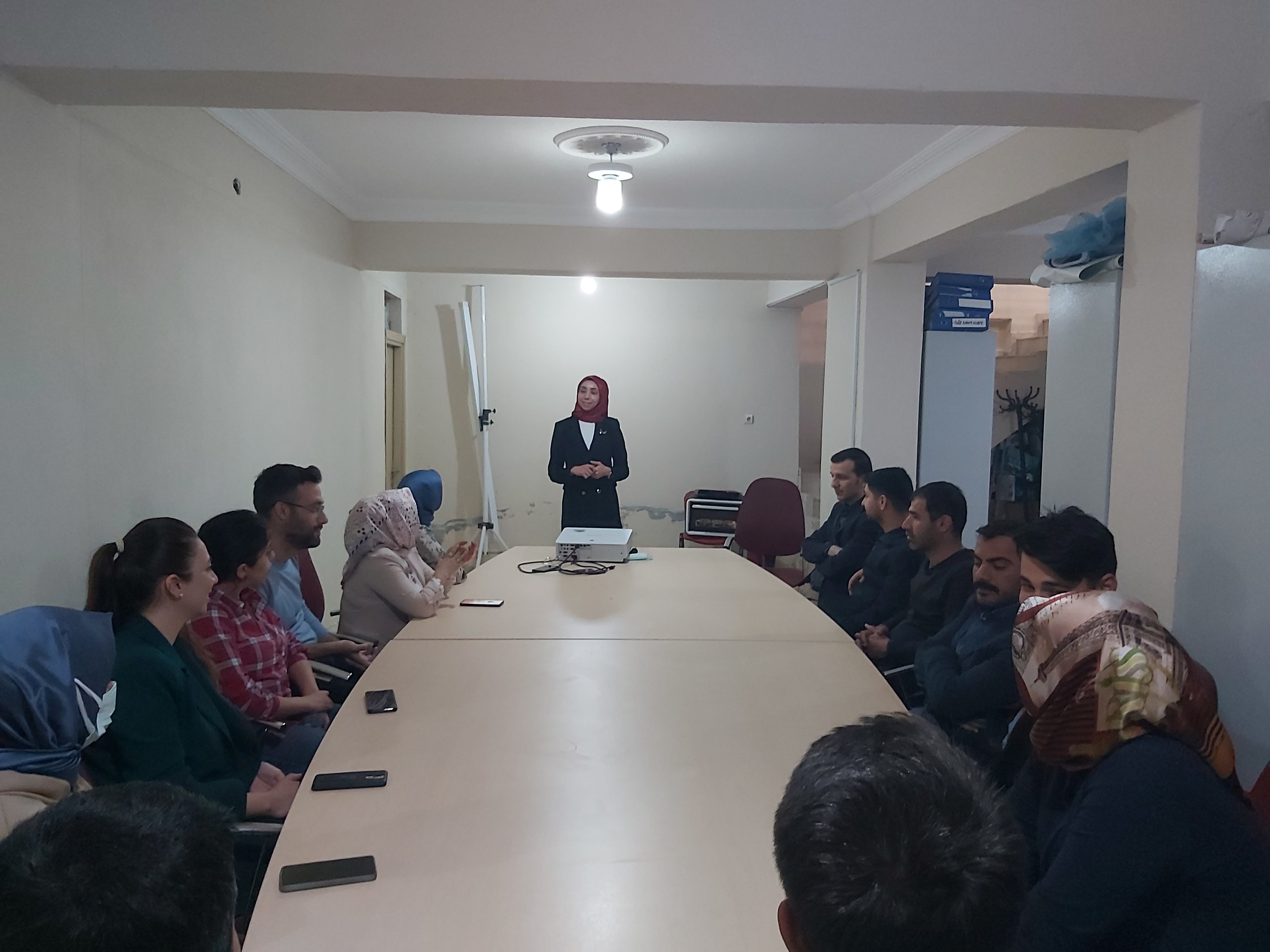 Kırıkhan Sosyal Hizmet Merkezi personeline “Sosyo Ekonomik Destek Hizmet Modeli” semineri verildi.