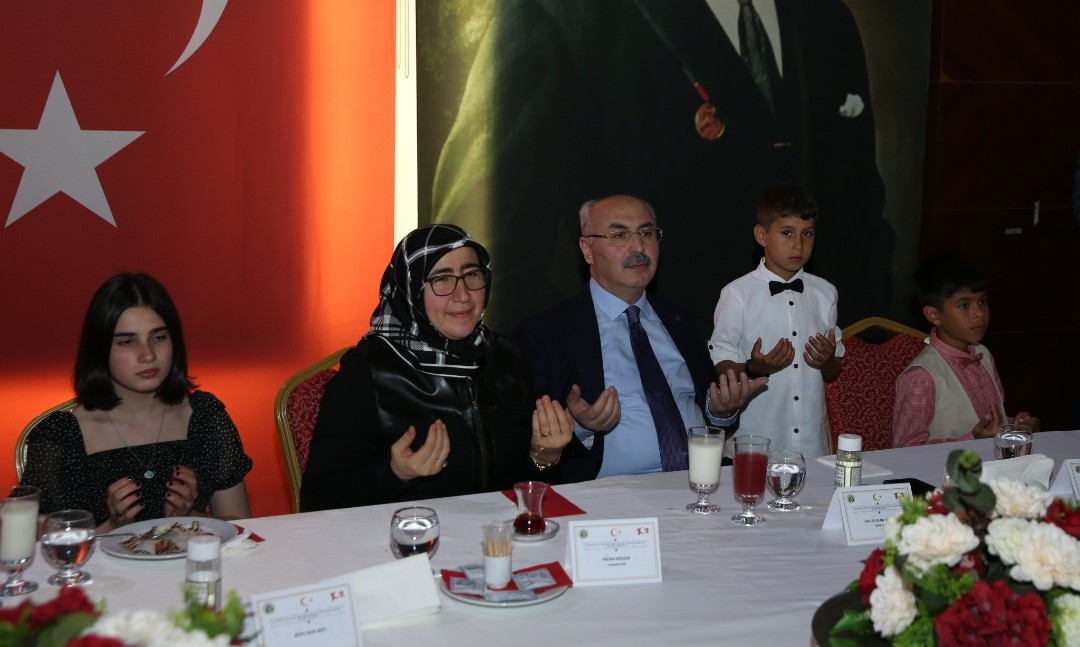 23 Nisan Ulusal Egemenlik ve Çocuk Bayramı dolayısıyla iftar yemeği düzenlendi.