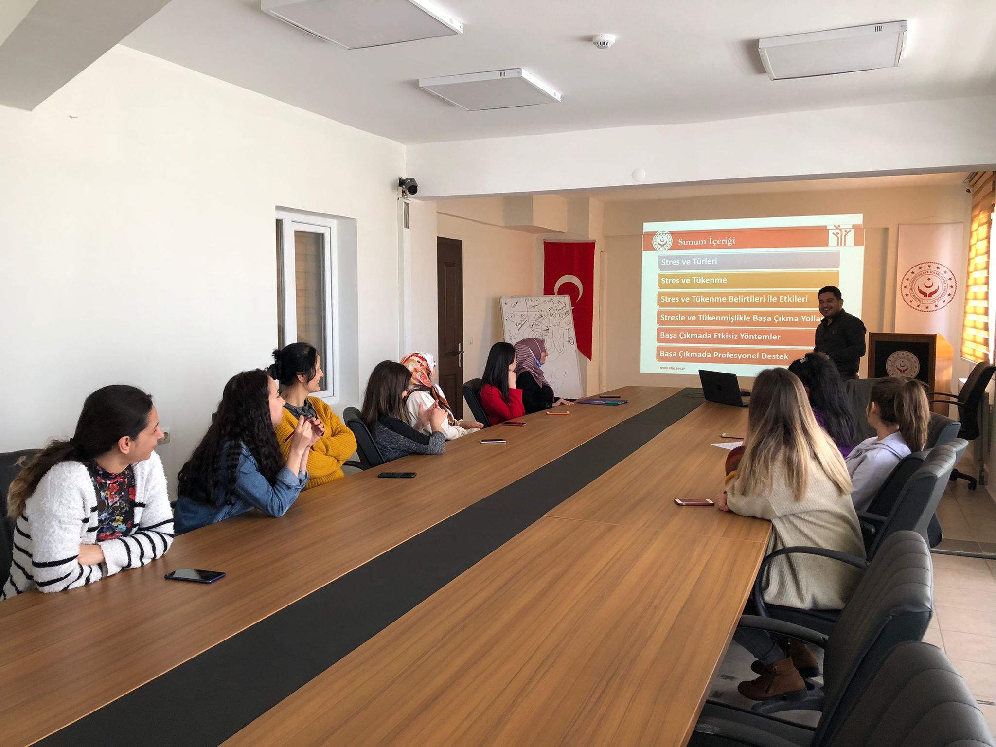 Şiddet Önleme ve İzleme Merkezi personeline “Stresle ve Tükenmişlikle Başa Çıkma Yöntemleri” konulu program düzenlendi.