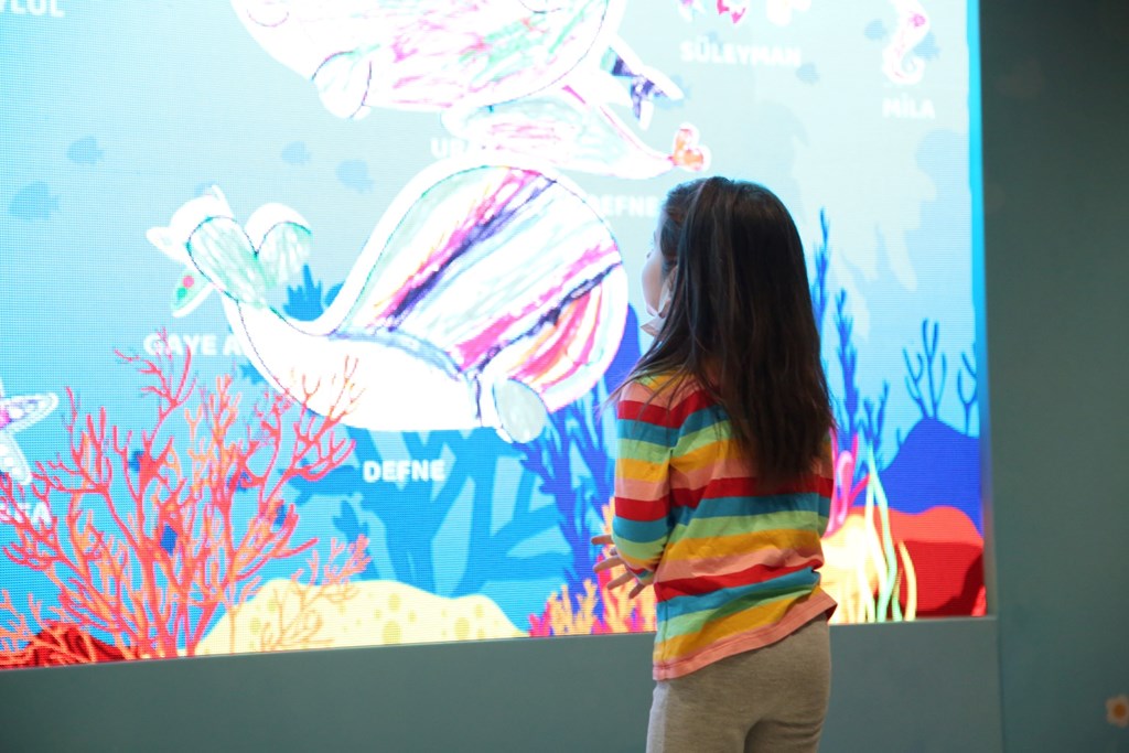 Bakanımız Derya Yanık: “Ramazan Bayramı dolayısıyla çocuklarımız için mayıs ayı SED ödemelerini öne çekerek hesaplara yatırdık. SED’den yararlanan çocuklarımız için ailelere toplam 237 milyon TL ödedik”