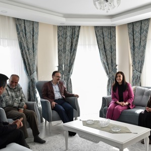 Anneler Günü münasebetiyle kıymetli şehit annelerimiz ziyaret edilerek anneler günü kutlandı. - fotoğraf 1