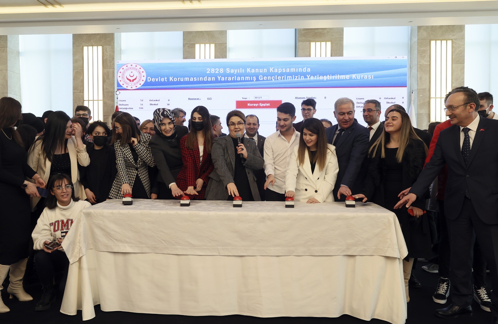 Devlet korumasında yetişen gençler kamudaki kadrolara atanacak