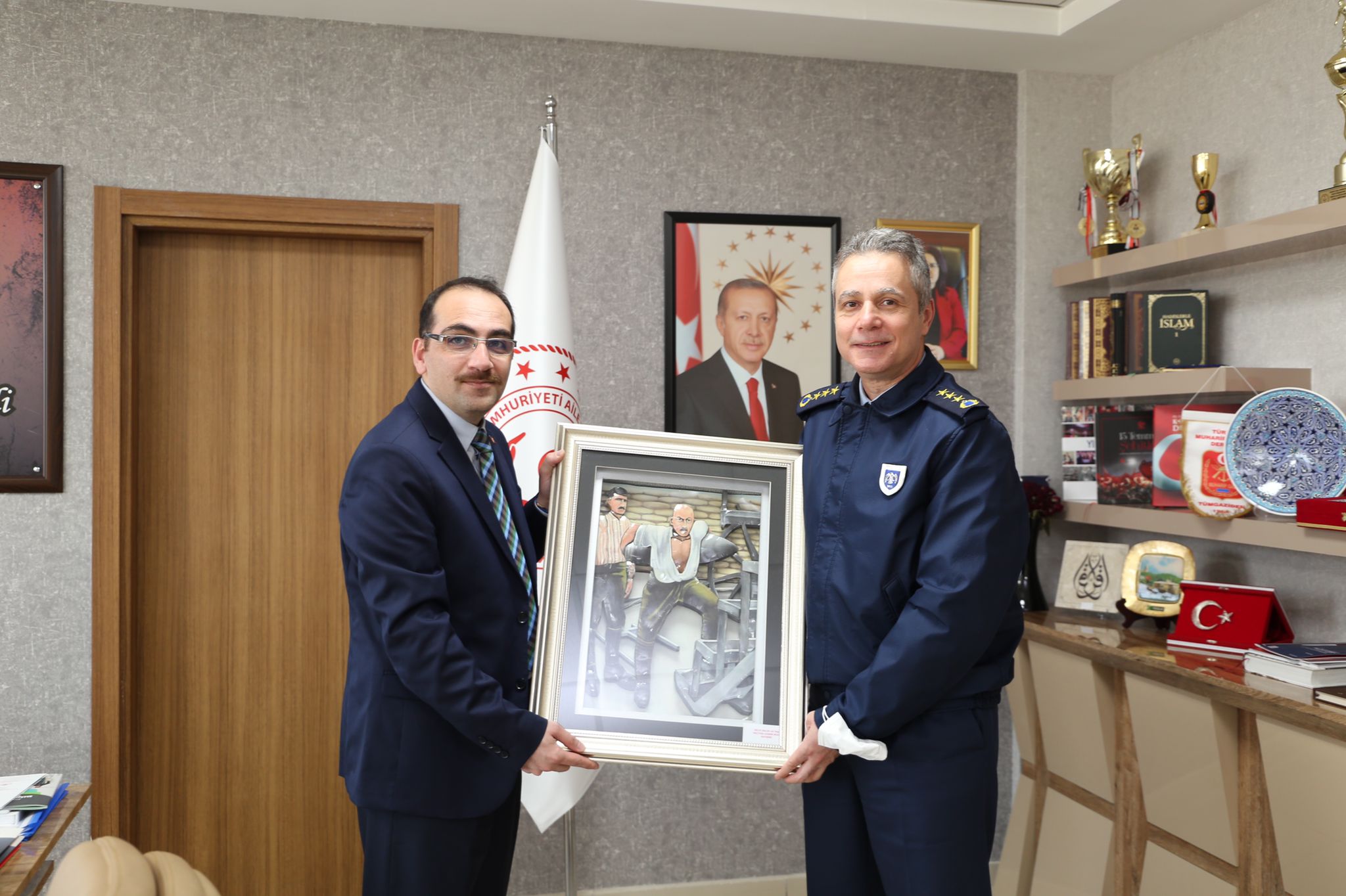 Merkez Komutanı Hv.Ulş.Alb. Süleyman Yöyen’den, İl Müdürümüz Cüneyd Özdemir’e Ziyaret