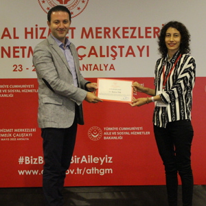 AİLE VE TOPLUM HİZMETLERİ GENEL MÜDÜRLÜĞÜ TARAFINDAN SOSYAL HİZMET MERKEZLERİ YÖNETMELİK ÇALIŞTAYI  GERÇEKLEŞTİRİLDİ - fotoğraf 11