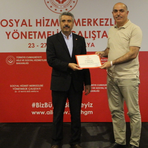 AİLE VE TOPLUM HİZMETLERİ GENEL MÜDÜRLÜĞÜ TARAFINDAN SOSYAL HİZMET MERKEZLERİ YÖNETMELİK ÇALIŞTAYI  GERÇEKLEŞTİRİLDİ - fotoğraf 12