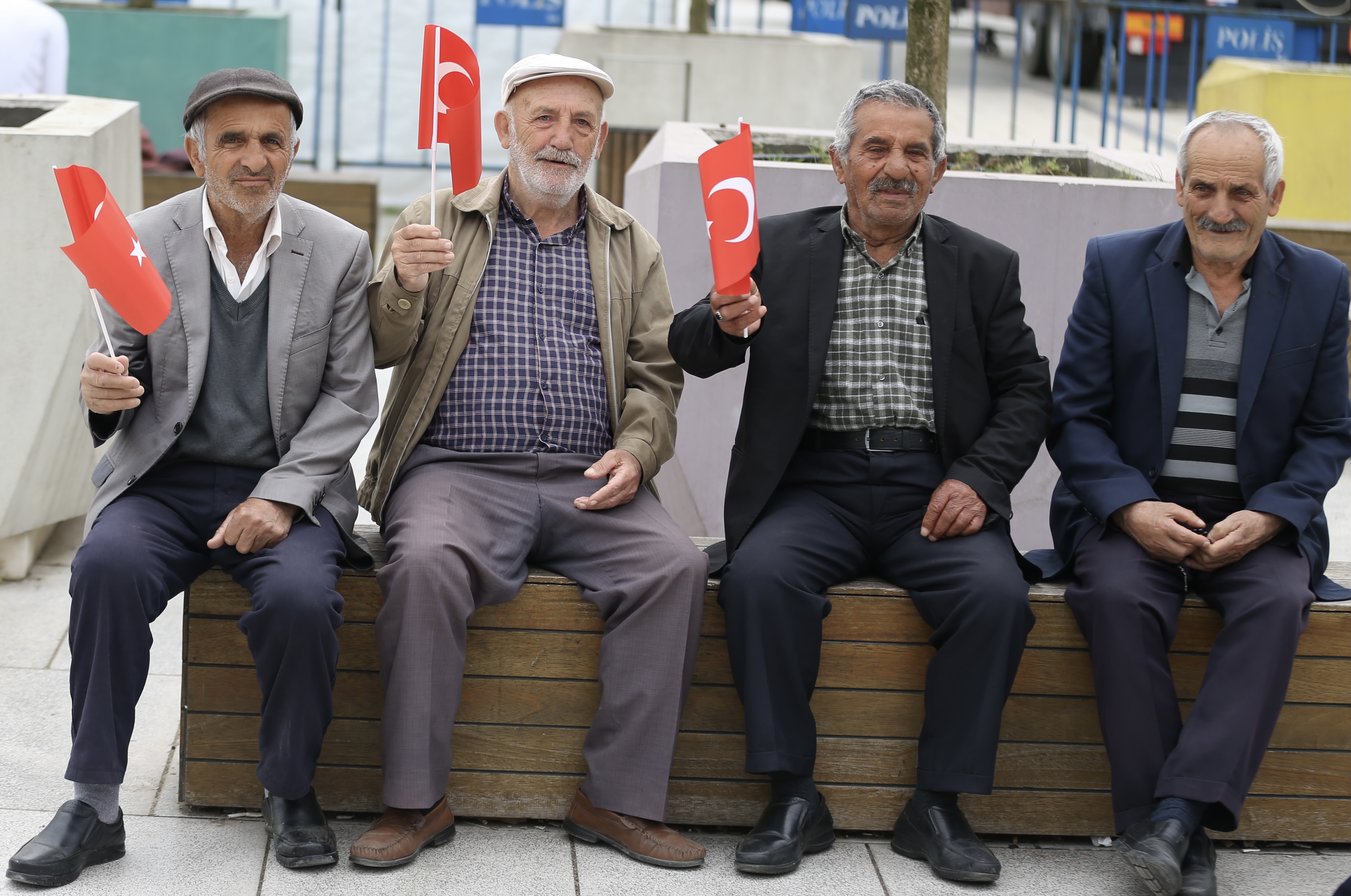 Bakanımız Derya Yanık: “Haziran ayında 1 milyar 499 milyon TL tutarında yaşlı aylığı ve engelli aylıklarını hesaplara yatırdık”