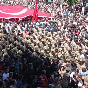 Kahraman Mehmetçiğimiz P. Söz. Er Fuat ÖZER'i Son Yolculuğuna Uğurladık - fotoğraf 1
