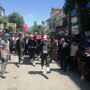 Kahraman Mehmetçiğimiz P. Söz. Er Fuat ÖZER'i Son Yolculuğuna Uğurladık - fotoğraf 3