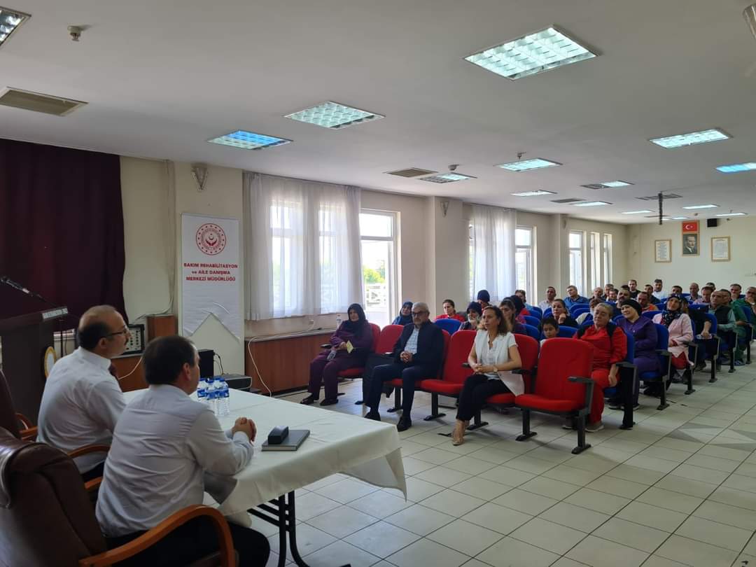 Bakım ve Rehabilitasyon Merkezinde personele yönelik söyleşi düzenlendi.