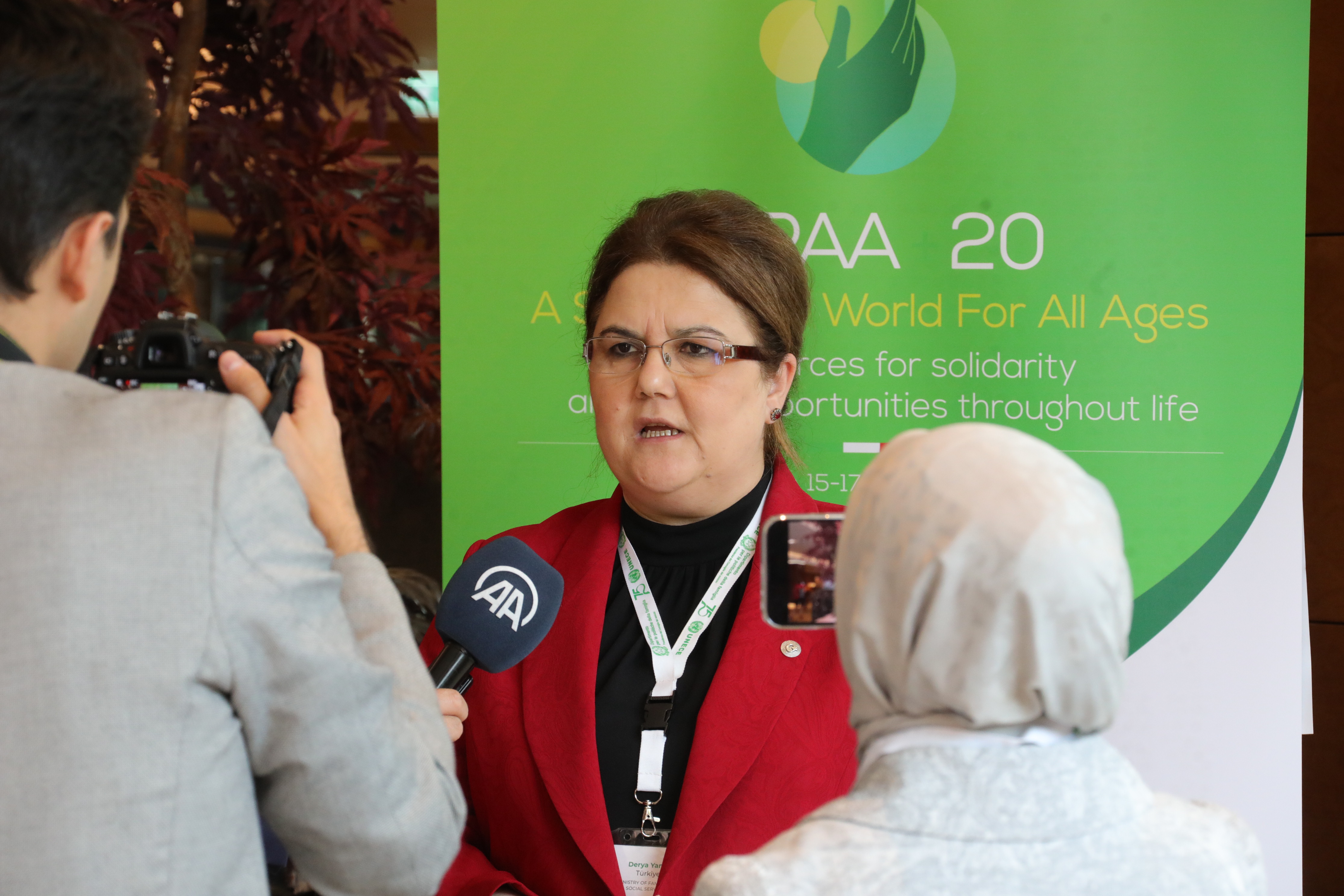 Bakanımız Derya Yanık: “Türkiye açısından yaşlanma, önümüzdeki süreçte çözümlenmesi gereken bir mesele olarak önümüzde duruyor"