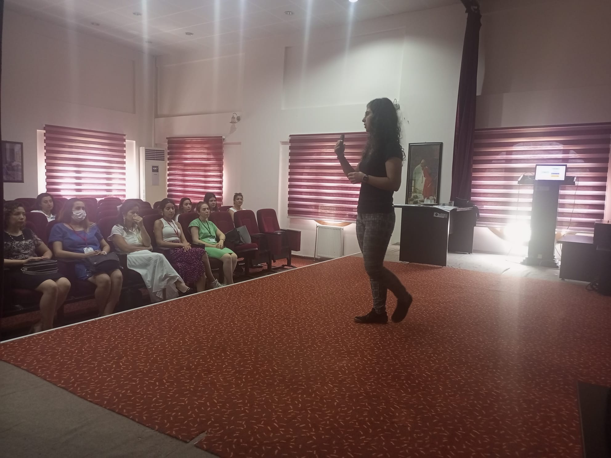 İskenderun Sosyal Hizmet Merkezi Müdürlüğü tarafından Kreş ve Gündüz Bakımevi ile Çocuk Kulübü personeline “Dijital Risklere Karşı Çocukların Güvenliği” konulu seminer verildi.