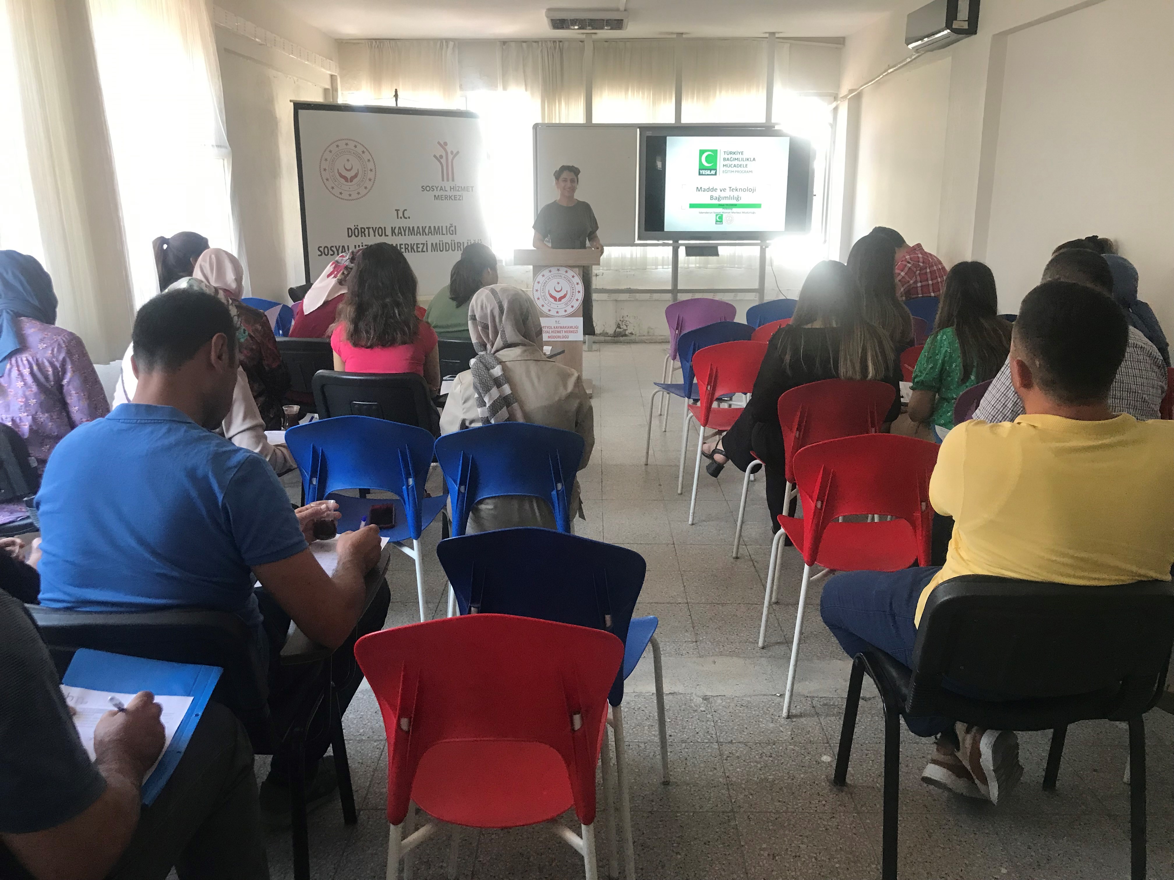 Dörtyol Sosyal Hizmet Merkezi Müdürlüğünde çalışan personele yönelik “Madde ve Teknoloji Bağımlılığı” semineri verildi.
