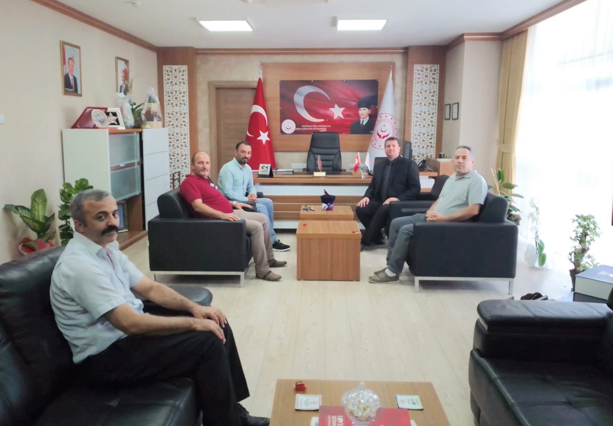 Erzincan Türk Sağlık-Sen  İl Başkanı  Ahmethan GÜLIRMAK ve yönetim kurulu üyeleri, İl Müdürümüz Serdar DEMİRCİ’yi makamında ziyaret ederek hayırlı olsun temennisinde bulundu.