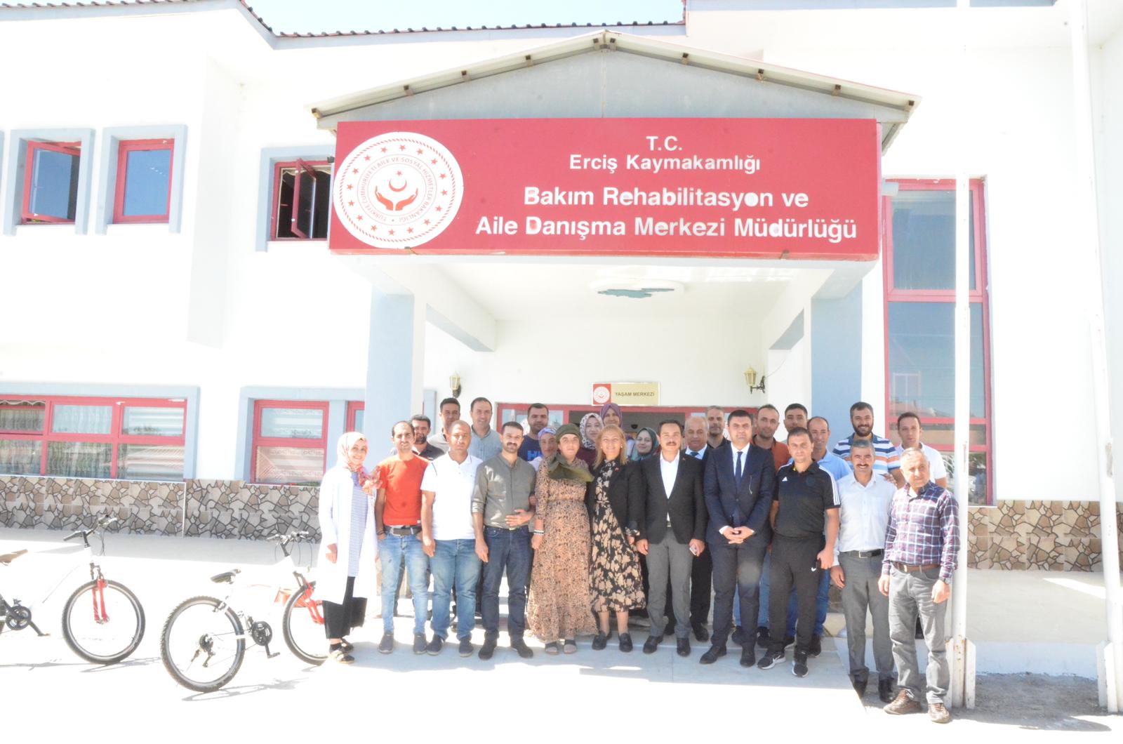    Aile ve Sosyal Hizmetler Bakan Yardımcısı Fatma Öncü, Van'da ziyaretlerde bulundu.