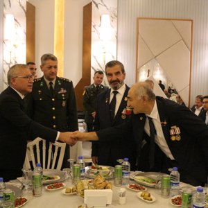 "Şehit Nurlanmış; Gazi Onurlanmış Askerdir." - fotoğraf 2