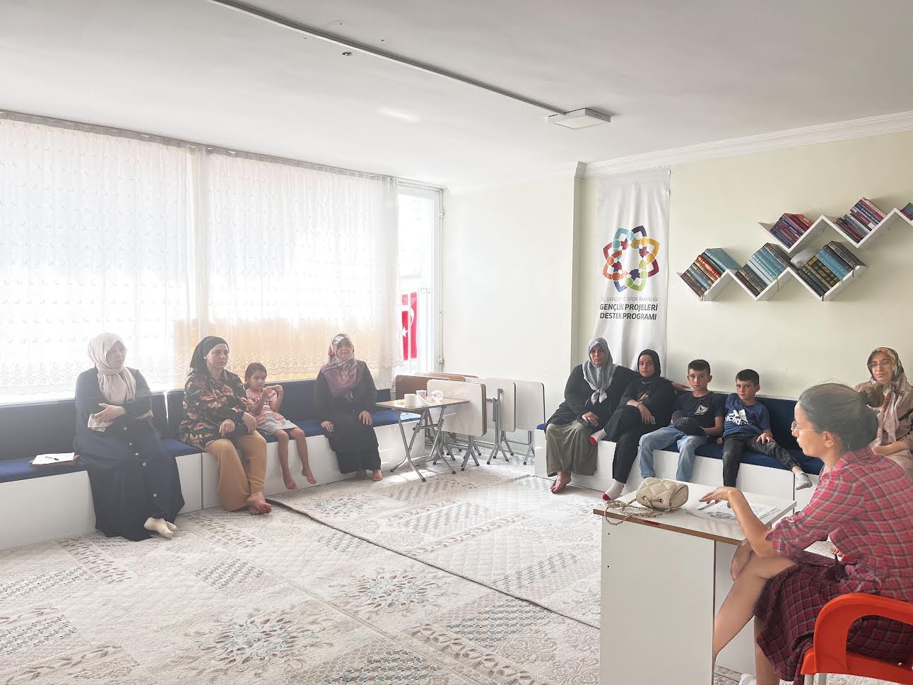 Dörtyol Sosyal Hizmet Merkezi tarafından İyilik Derneği üyelerine “Okul ve Aile” konulu eğitim verildi.