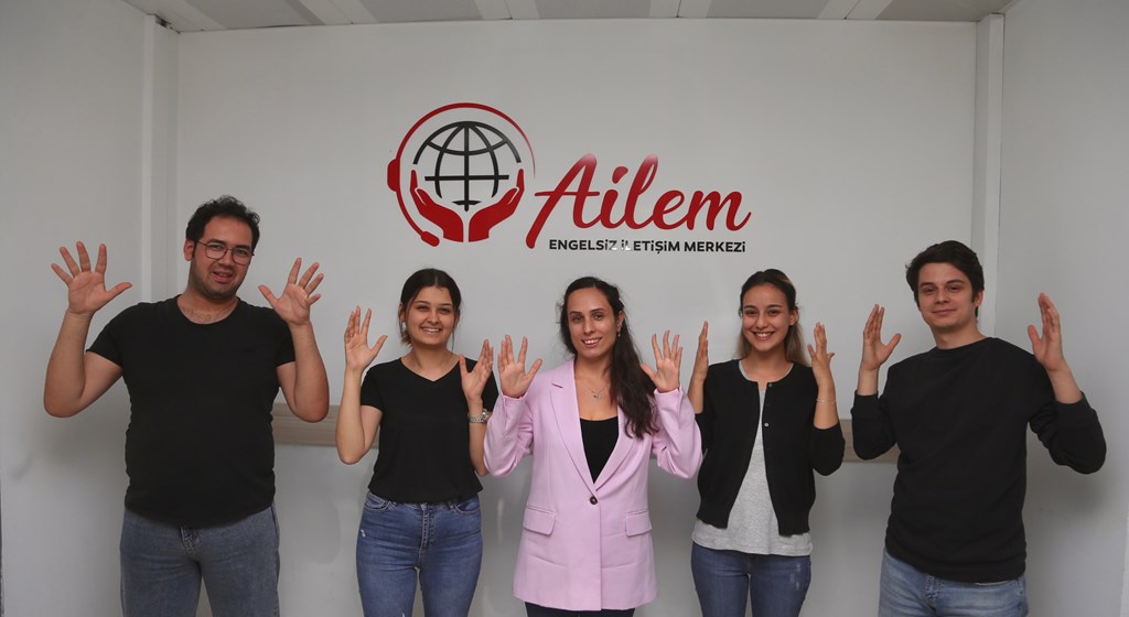 Bakanımız Derya Yanık: “İşitme engelli vatandaşlarımız için AİLEM Engelsiz İletişim Merkezimiz hizmet vermeye başladı”