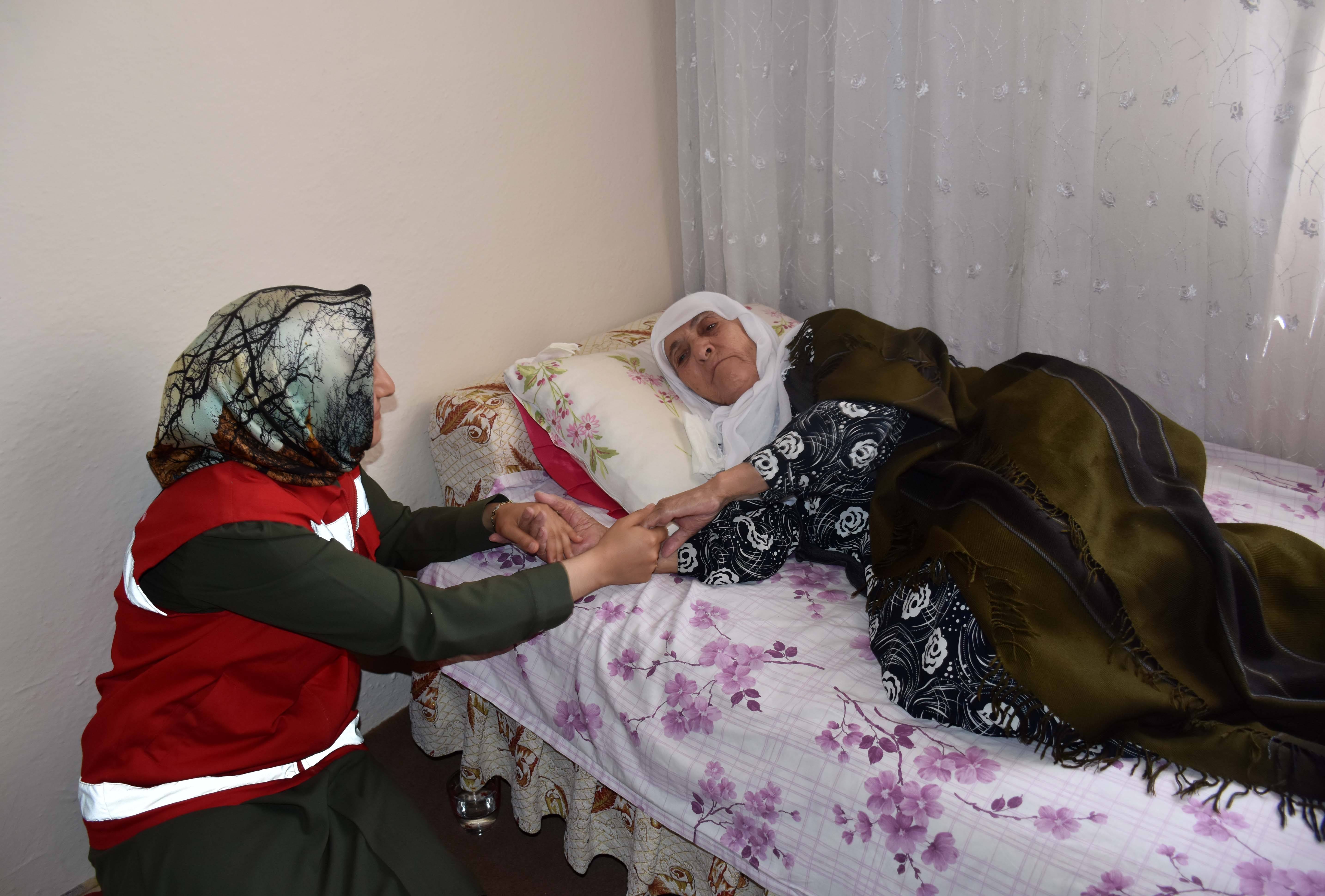 Bakanımız Derya Yanık: “Yaşlı Destek Programı’nın (YADES) kapsamını genişleterek 6 projeye daha destek vereceğiz”