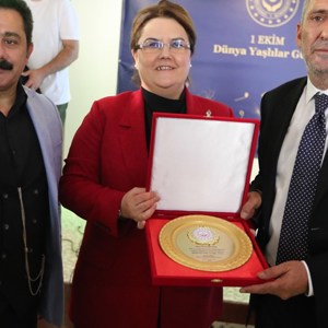 Our Minister Derya Yanık Watched the Concert with the Residents of the Nursing Home - fotoğraf 2