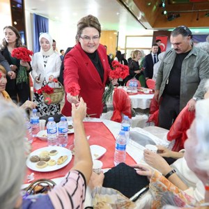 Our Minister Derya Yanık Watched the Concert with the Residents of the Nursing Home - fotoğraf 5
