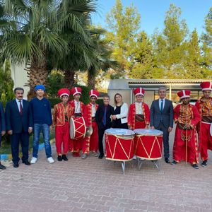 Valimiz Eşi Sayın Serinay ÇUHADAR Hanımefendi, Özel Çocuklarımızın Mutluluklarına Ortak Oldu - fotoğraf 1