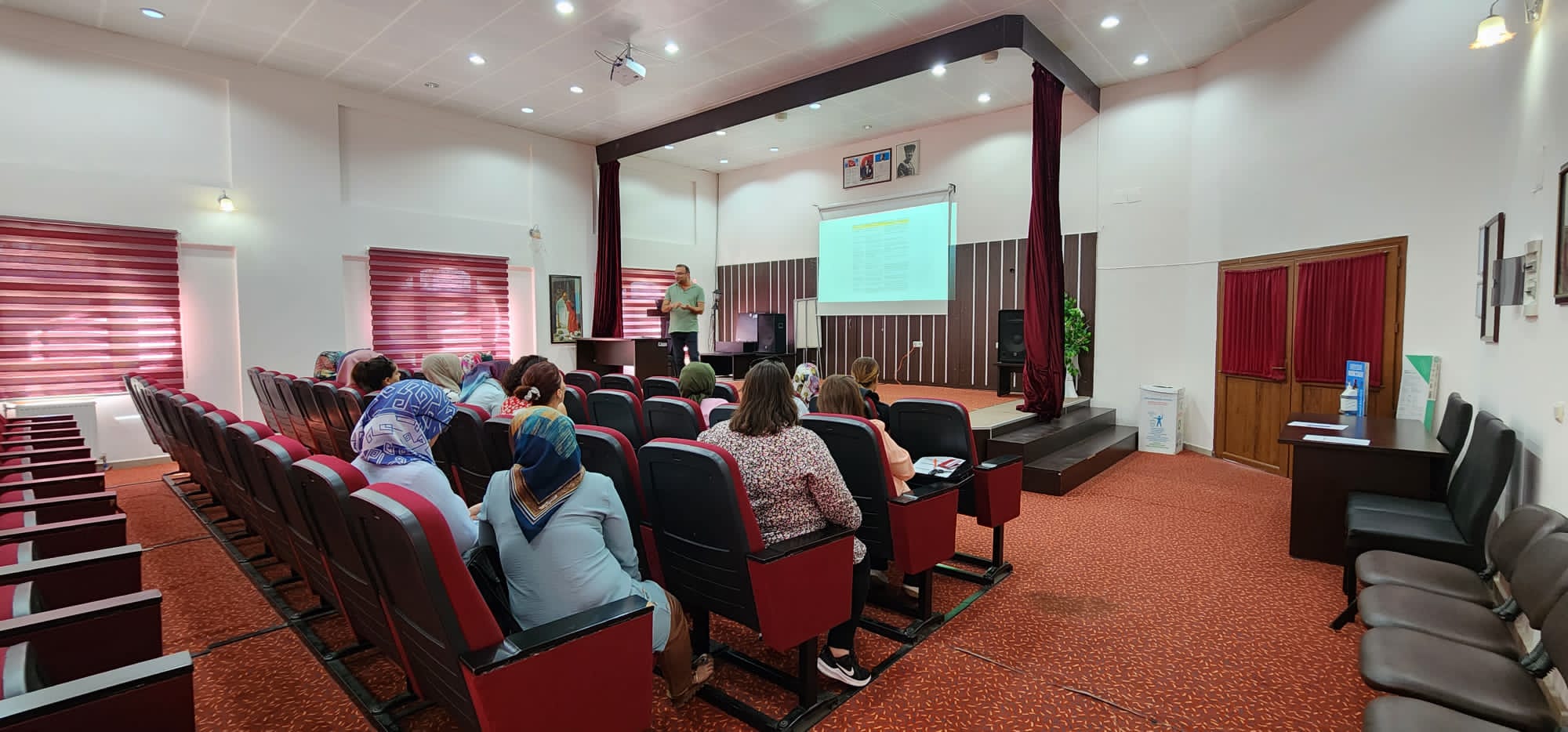 İskenderun Hacı Pervin Tosyalı Sevgi Evlerinde görevli personele ‘’Çocuk Yetiştirmede Temel Beceriler’’ konulu hizmet içi eğitim verildi.