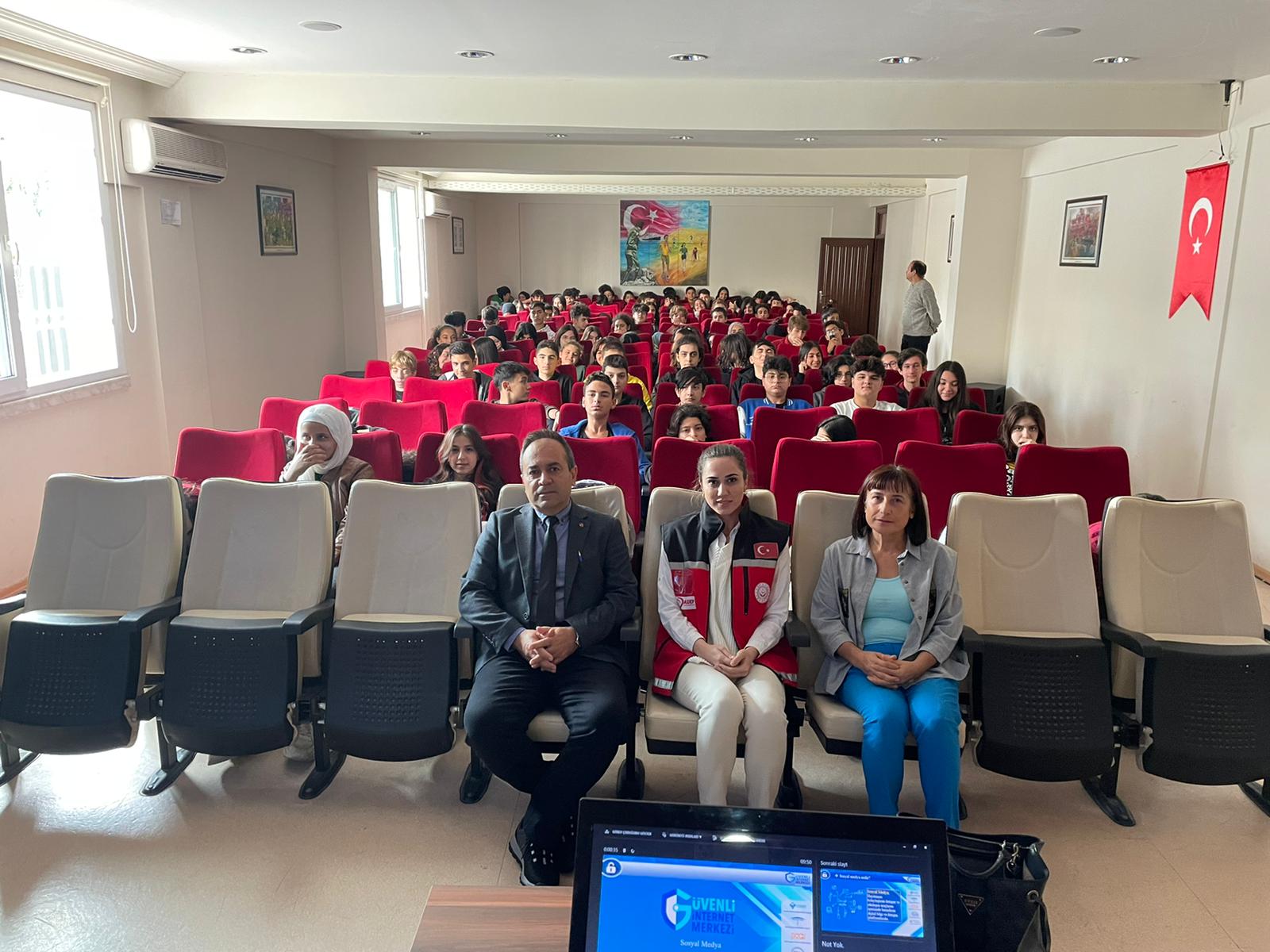  Mezitli SHM tarafından Pakize Kokulu Anadolu Lisesi öğrencilerine "Çocuk Hakları ve Teknoloji Bağımlılığı" eğitimi düzenlendi.