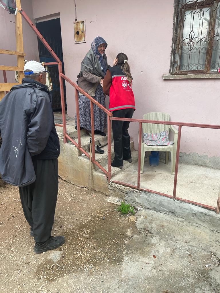 🔹Siz olduğunuz yerde kalın 🏡 🔹Biz size geliriz🚛 Mobil Sosyal Hizmet aracımız ile bugün;  📍MEZİTLİ DOĞULU KÖYÜ 'ndeyiz