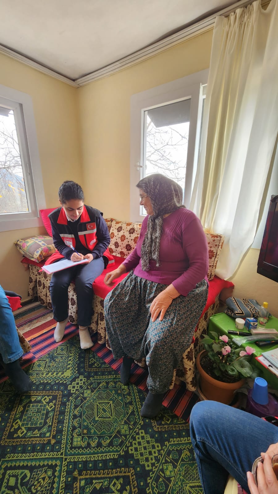 Mezitli SHM, "Ulusal Hane Ziyaretleri" kapsamında ASDEP ekiplerimizle, vatandaşlarımızın ihtiyaçlarını yerinde tespit etmek üzere saha çalışmalarına devam ediyor.Bugün;  📍Mezitli TEPE Köyü'ndeyiz.