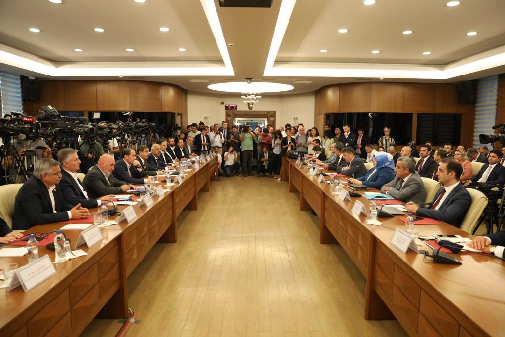 Bakan Selçuk, Kamu İşveren Heyeti Adına Hükümetin Zam Teklifini Açıkladı