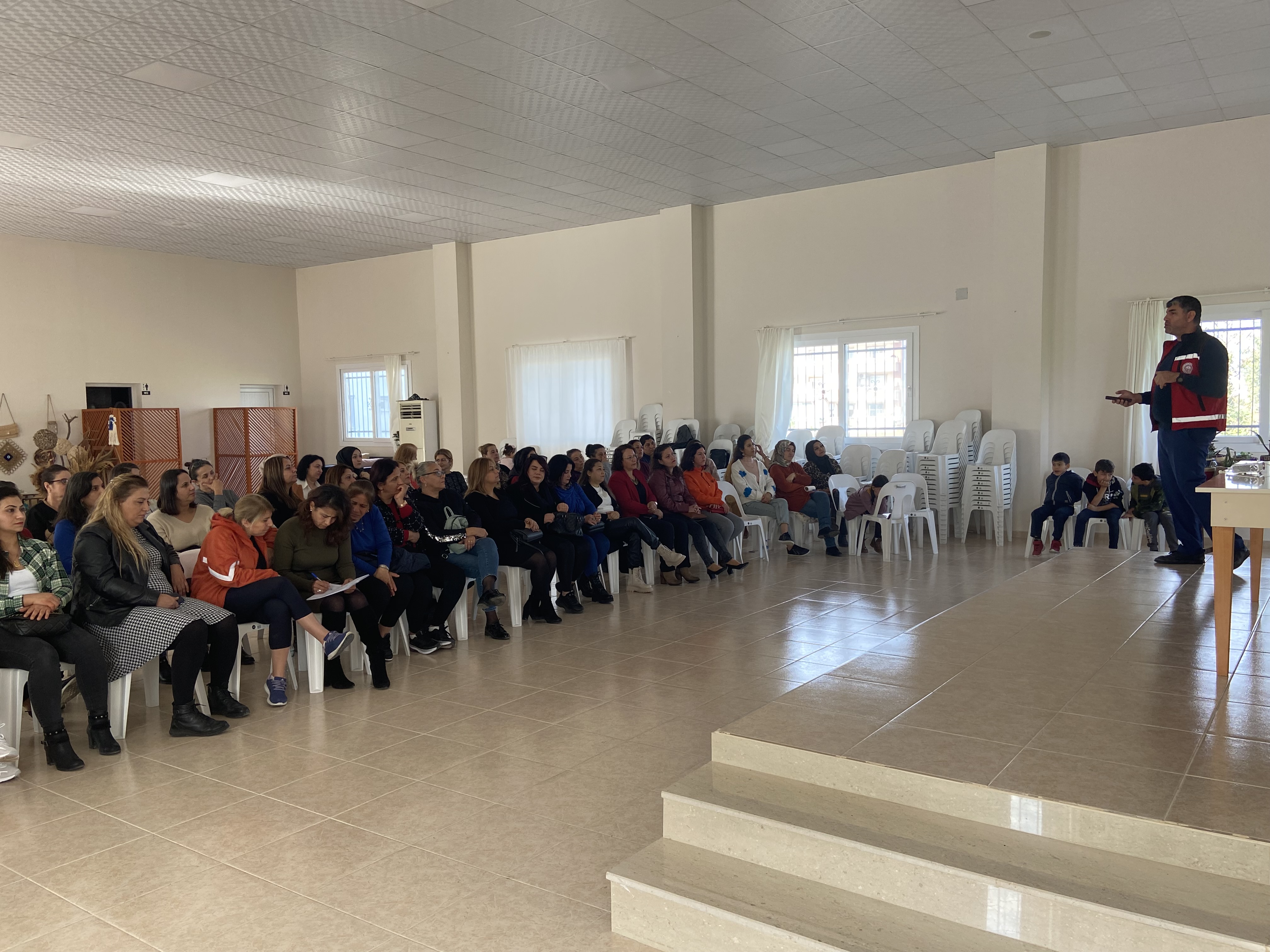 Arsuz Halk Eğitim Merkezi kursiyerlerine  “Evlilik Öncesi Eğitim” konulu seminer verildi.