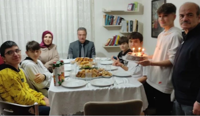 İl Müdürümüz İbrahim BAŞ, Çocuk Evlerinde kalan çocuklarımızın doğum günü programına katıldı.