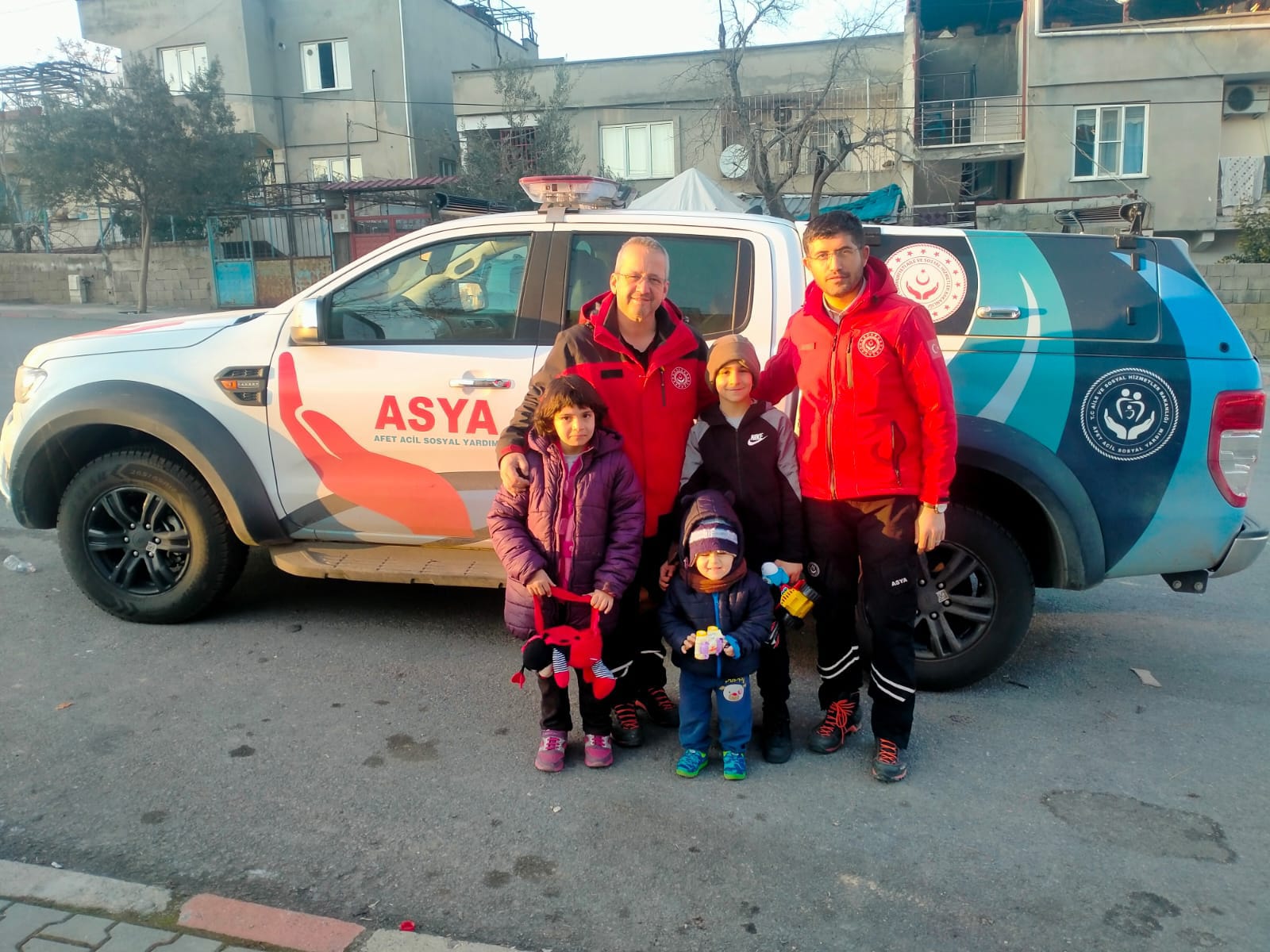 Bakanımız Derya Yanık: “Deprem bölgesindeki tip-1 diyabet hastası çocuklarımız için ilk etapta 1000 adet kola takılan sensörlü glikoz ölçüm cihazı dağıtacağız”