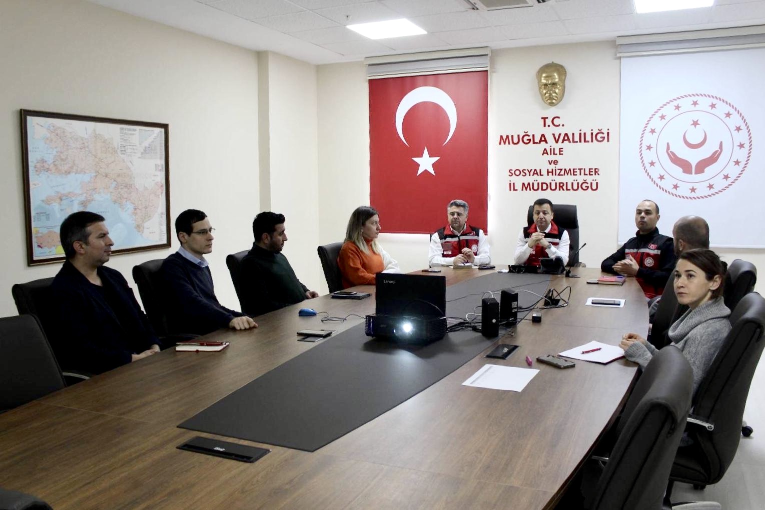 İl Müdürümüz Osman TOPRAKÇI başkanlığında ülkemizde gerçekleşen depremle ilgili olarak sekreterya ekibimizle toplantı gerçekleştirildi.