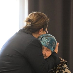 Our Minister Derya Yanık Visited Earthquake Victims - fotoğraf 3