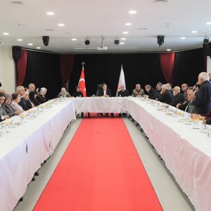Our Minister Derya Yanık Visited Earthquake Victims - fotoğraf 4