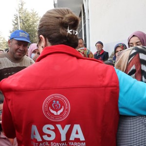Derya Yanık, Minister of Family and Social Services, Visited Earthquake Victims in Kahramanmaraş - fotoğraf 16