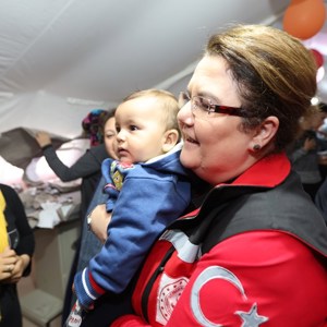 Derya Yanık, Minister of Family and Social Services, Visited Earthquake Victims in Kahramanmaraş - fotoğraf 12