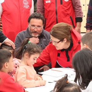 Derya Yanık, Minister of Family and Social Services, Visited Earthquake Victims in Kahramanmaraş - fotoğraf 9