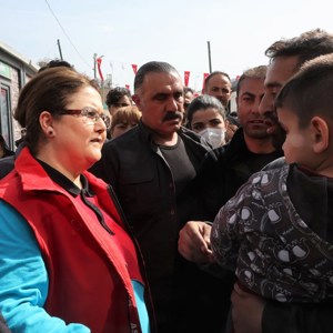 Derya Yanık, Minister of Family and Social Services, Visited Earthquake Victims in Kahramanmaraş - fotoğraf 3