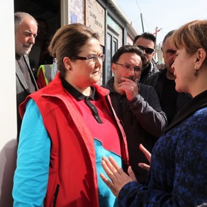 Derya Yanık, Minister of Family and Social Services, Visited Earthquake Victims in Kahramanmaraş - fotoğraf 4